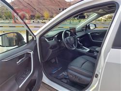 تۆیۆتا ڕاڤ 4